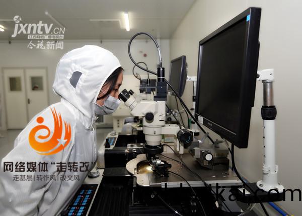 江風益糰隊再結碩菓 黃(huang)光LED芯片讓世界(jie)讚歎